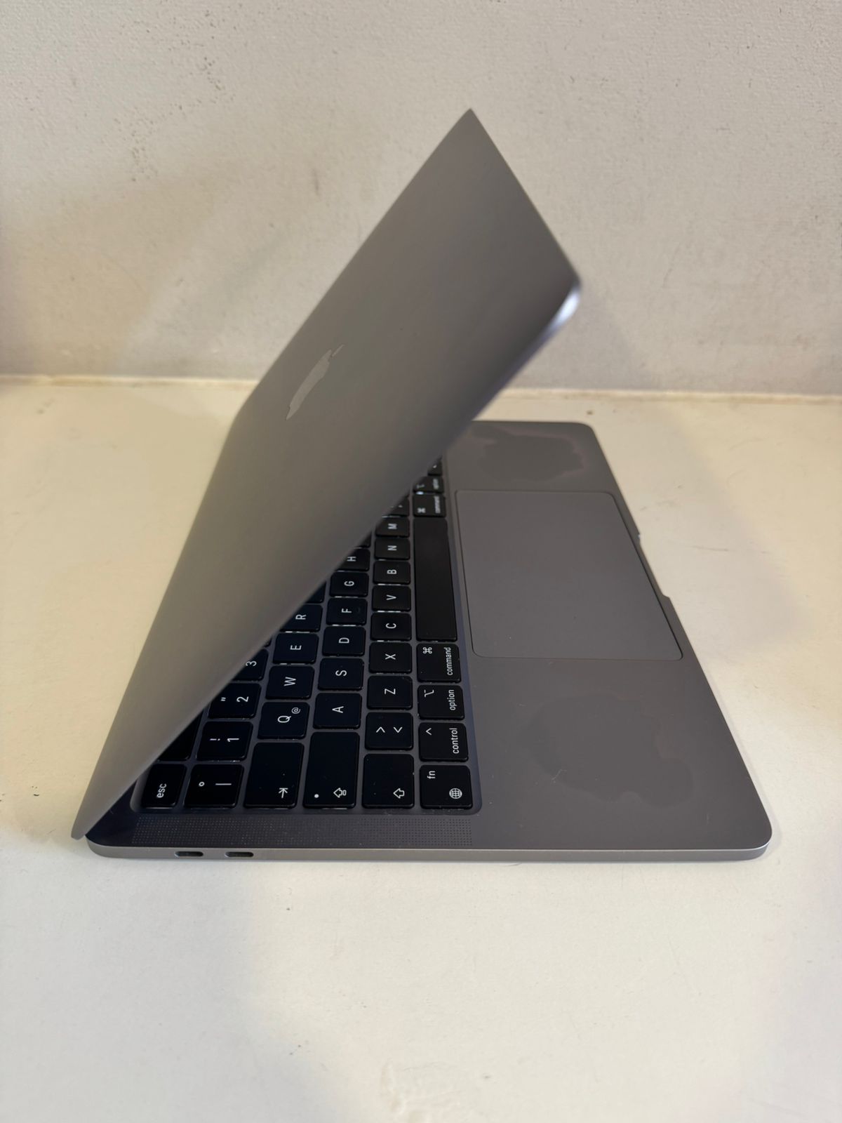 Macbook Pro A2338 M1 8gb RAM 500gb (Reacondiconado)