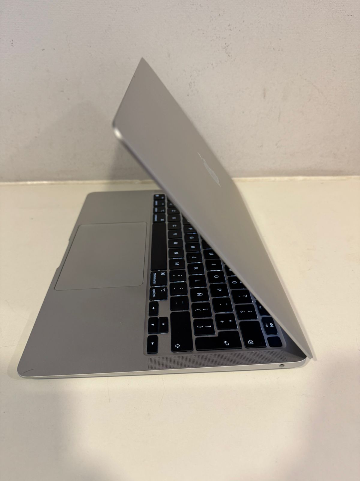 Macbook Air 13.3 pulgadas 2020 M1 8gb ram 256gb (Reacondicionado)