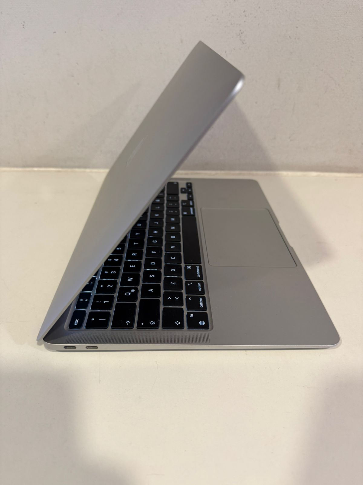 Macbook Air 13.3 pulgadas 2020 M1 8gb ram 256gb (Reacondicionado)