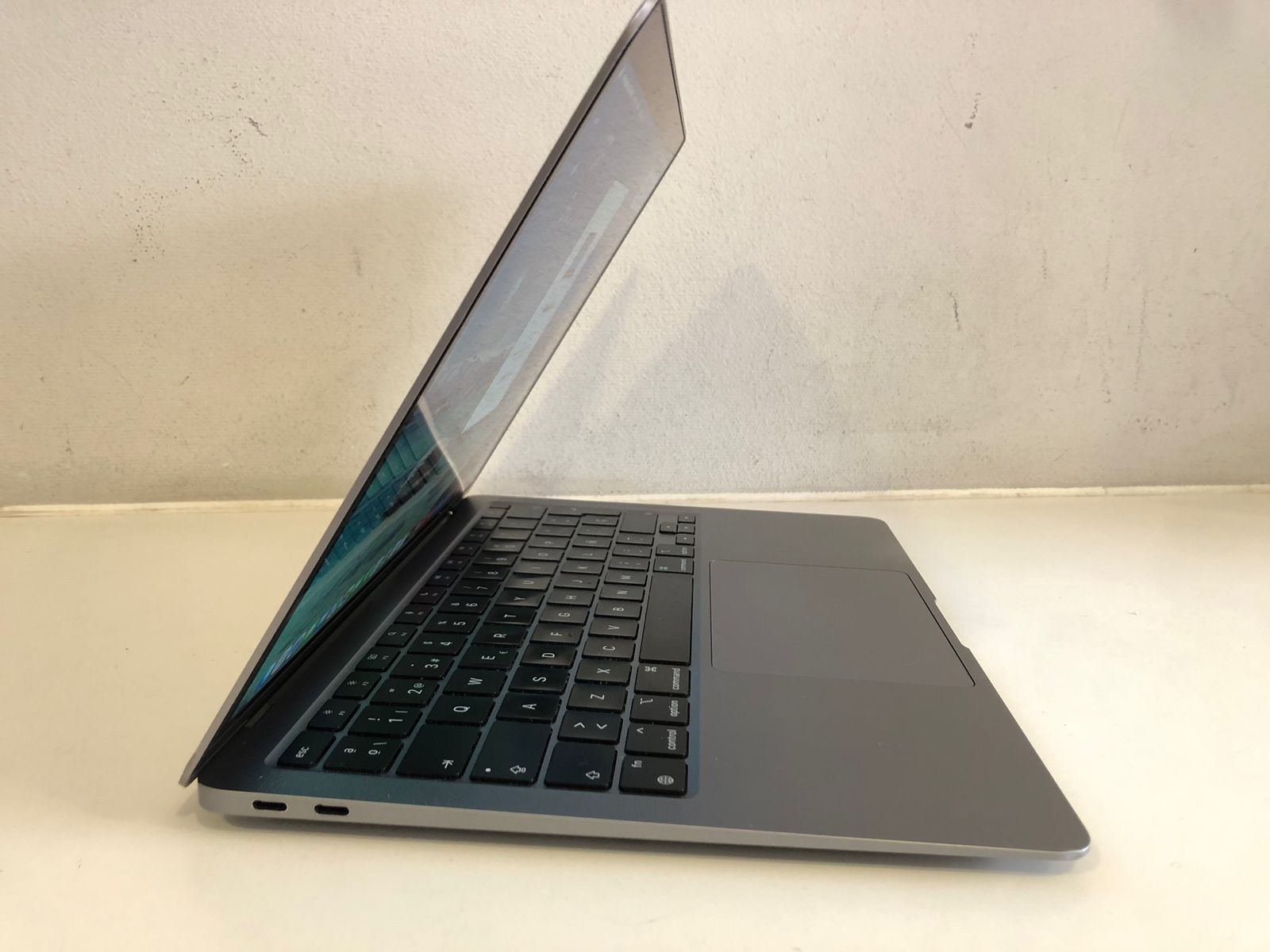 Macbook Air 13.3 pulgadas 2020 M1 8gb ram 256gb (Reacondicionado