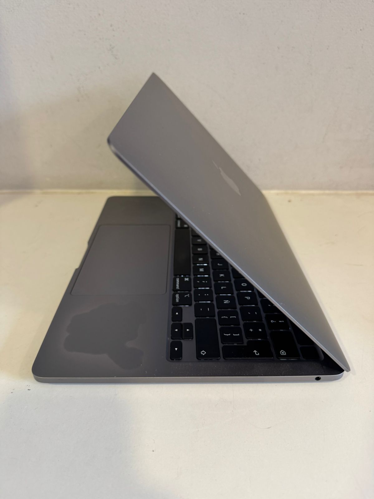 Macbook Pro A2338 M1 8gb RAM 500gb (Reacondiconado)