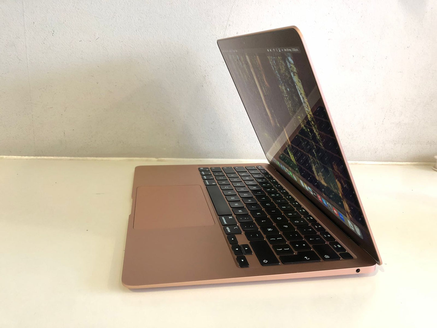 Macbook Air 13.3 pulgadas 2020 M1 8gb Ram 250GB (Reacondicionado)