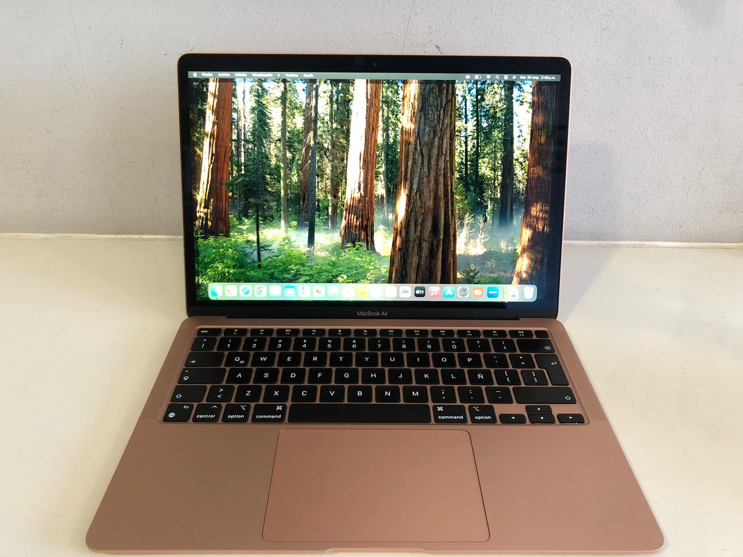 Macbook Air 13.3 pulgadas 2020 M1 8gb Ram 250GB (Reacondicionado)